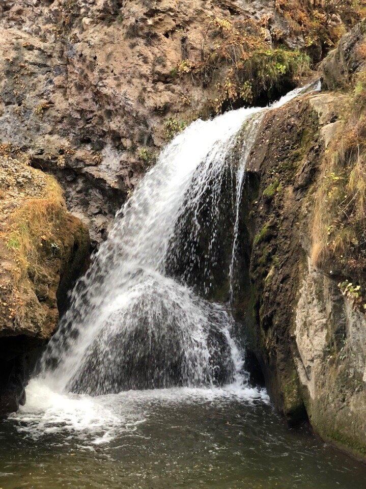 Водопад отзывы. Медовые водопады КБР. Медовые водопады Кисловодск экскурсия. Медовый водопад КБР Зольский район. ЛФ медовые водопады.