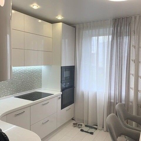 Фото можно листать! Фото с сайта https://www.pinterest.ru/ - запросто можно сделать белую кухню скучной - смотрите что бывает без акцентов и стилистической специфики.