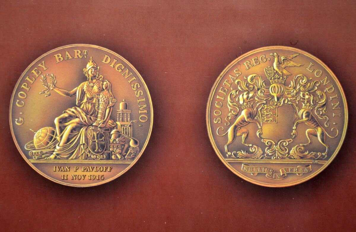 Медаль "В честь Годфри Копли", полученная И.П. Павловым в 1915 г.