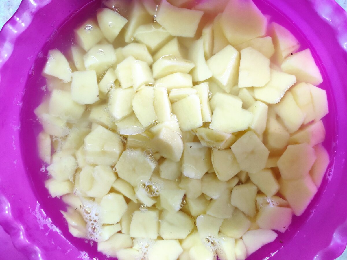 Чистим и режем картофель