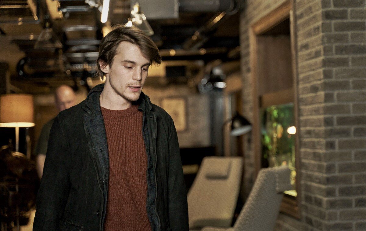 Денис Титов (артист Иван Янковский) - кадр из сериала