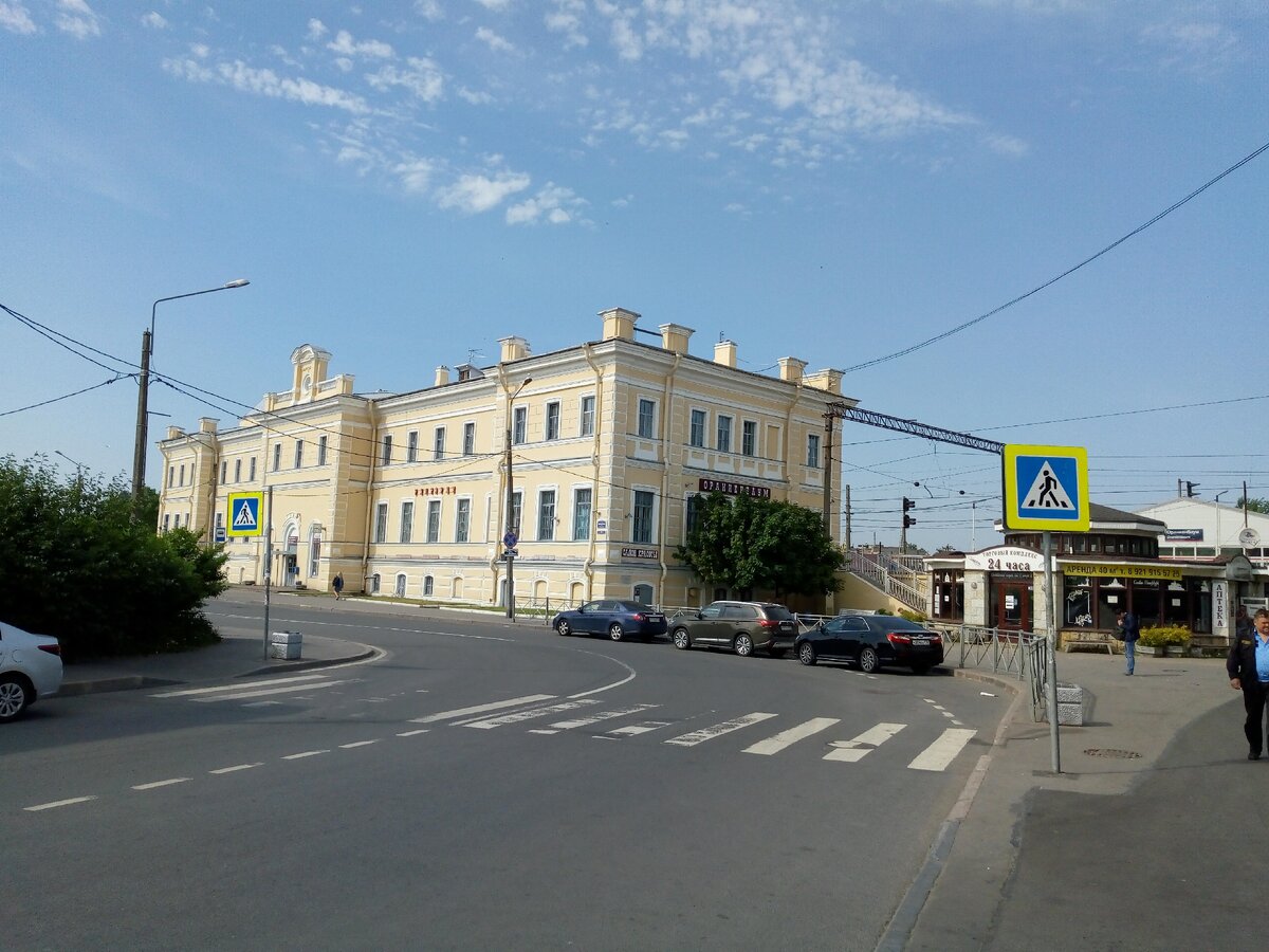 Вокзал станции Ораниенбаум. Фото из архива автора