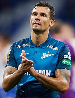 Защитник «Зенита» Деян Ловрен обратился к болельщикам после матча 20-го тура РПЛ с «Ростовом» (2:2).

«Мы не уменьшим амбиции, но нам нужно увеличить усилия! Простого пути нет. Держимся вместе, несмотря ни на что», — написал Ловрен на своей странице в «Инстаграме» на английском языке. «Спасибо за вашу вчерашнюю поддержку», — добавил хорват на русском.