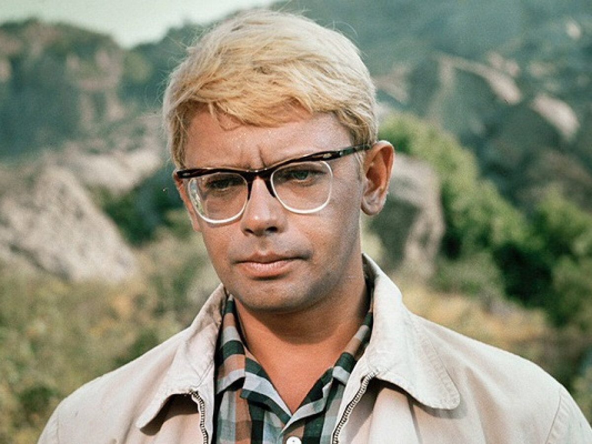 Александр Демьяненко в роли Шурика, фото www.izbrannoe.com