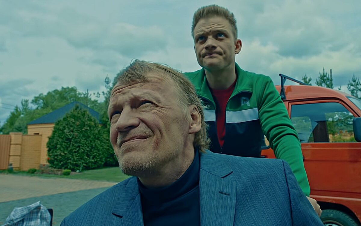 Главные герои фильма. Кадр из фильма "Как Витька Чеснок вез Леху штыря в дом инвалидов".