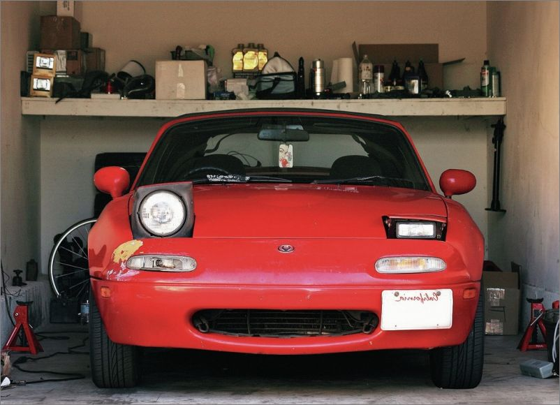 Фото источник https://thedreambag.ru/mazda/mazda-u-kotoroj-podnimajutsja-fary.html