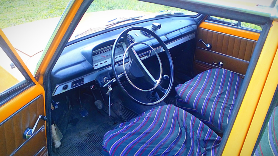 (а тут можно заглянуть в интерьер)