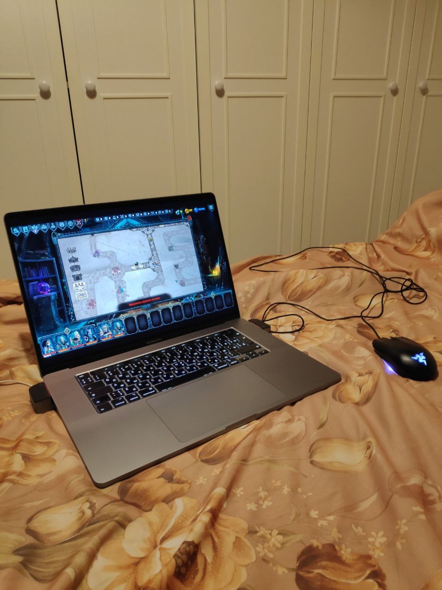 Просто играю в Турции на кровати, после рабочего дня:)