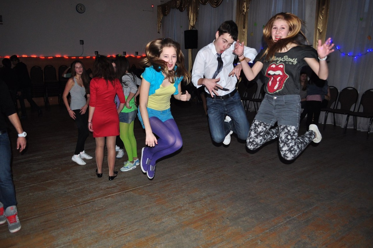Школьная дискотека. 