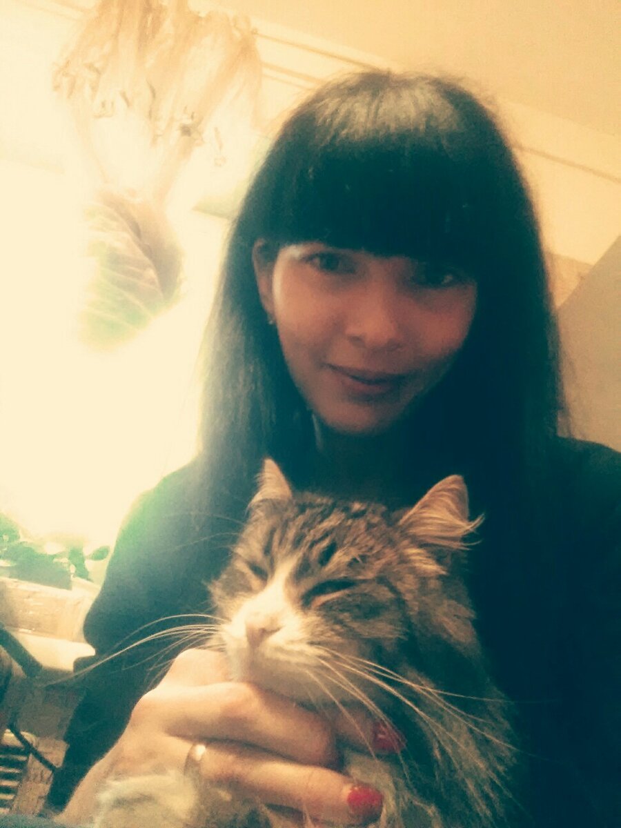 Бусик важничает. Ну,ладно...Так уж и быть разрешу вам сфоткать царя!