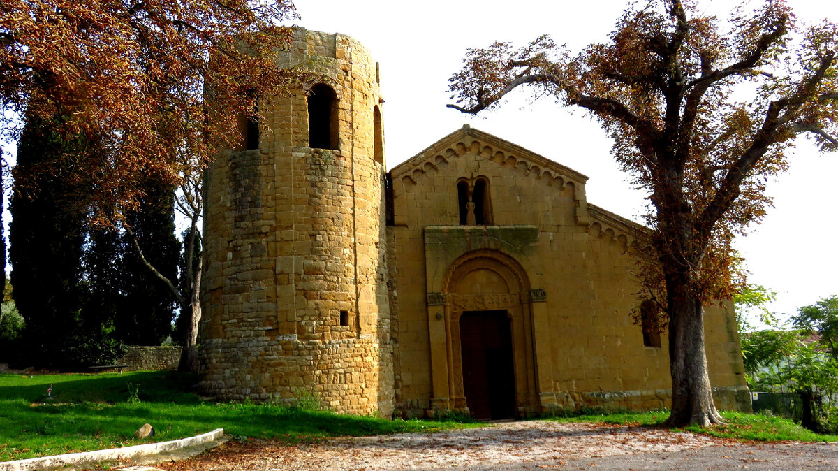 Церковь деревушки Корсиньяно, в которой крестили папу Пия II, в миру Энеа Сильвио Пикколомини