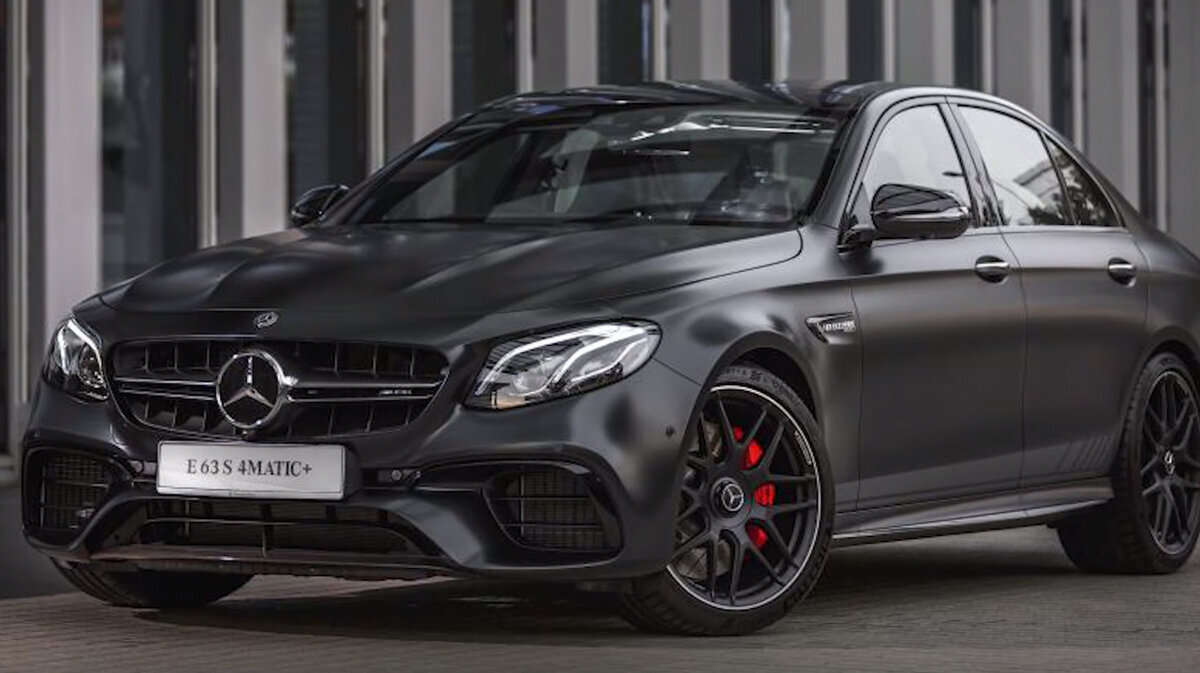 Предположительно такая машинка стоит где то неподалёку от стадиона в Монако