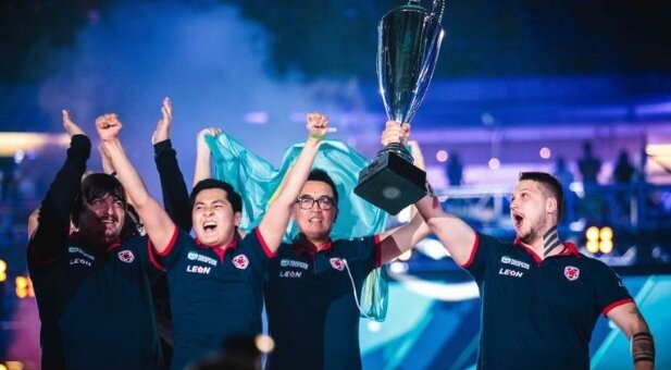 Gambit после победы на PGL Major Krakow. Фото HLTV