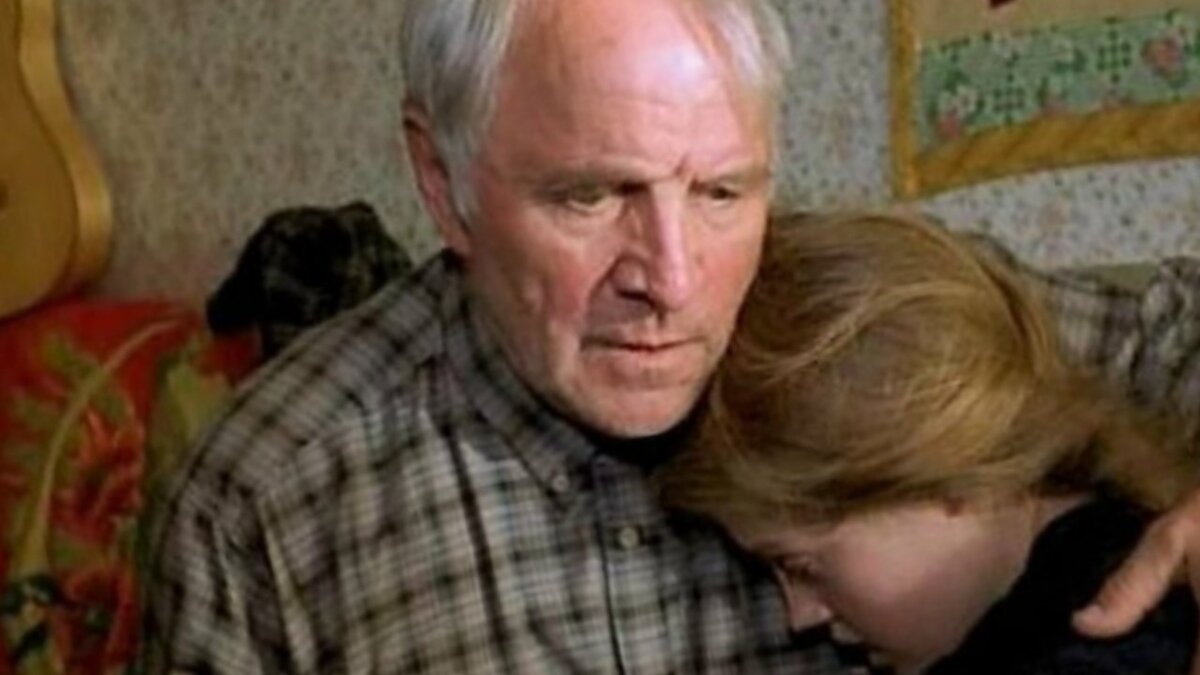 Михаил Ульянов и Анна Синякина, дедушка с внучкой в фильме «Ворошиловский стрелок»