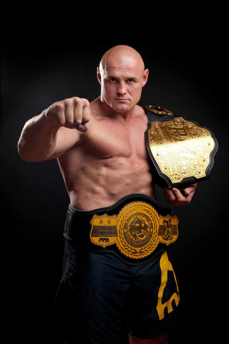 Разная форма бойца-тяжеловеса в разное время (вес отличается).