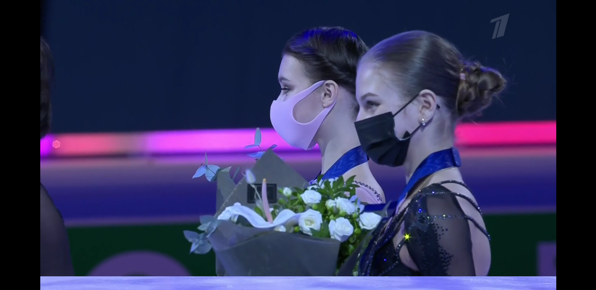 Церемония награждения на чемпионате мира по фигурному катанию 2021. Источник фото: официальный сайт Первого канала.