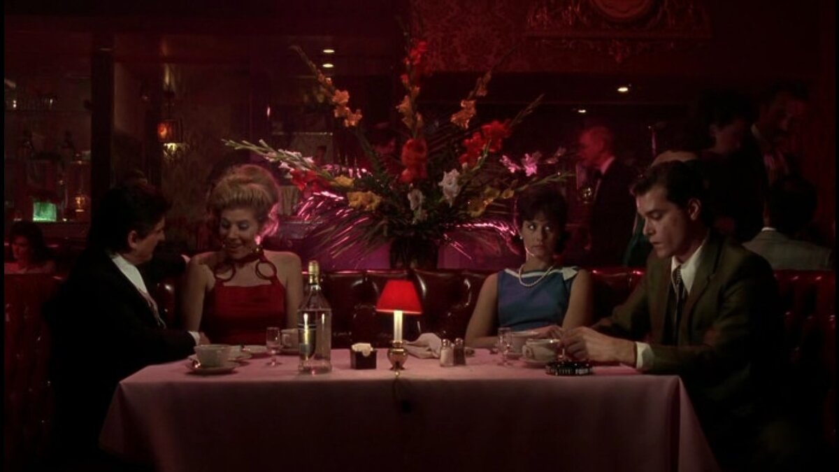 очень, кстати, колоритно показано общение мафиози с женщинами