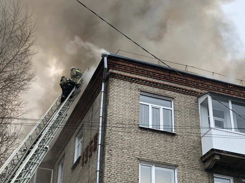     Больше половины жителей дома получили материальную помощь. Кирилл Колемасов