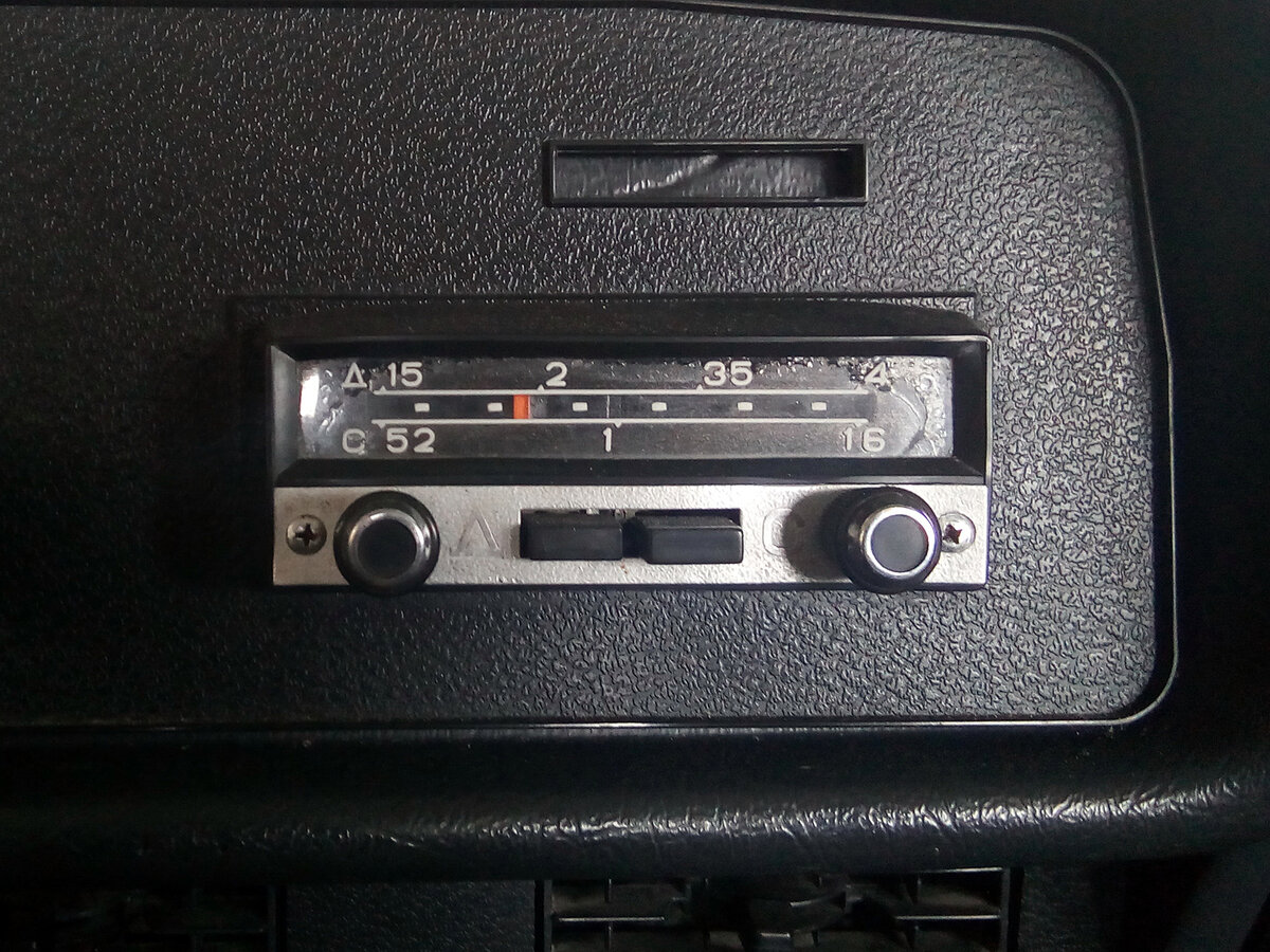 Радиоприемник А-370М двухдиапазонный. Больше хрома, я хочу еще больше хрома!