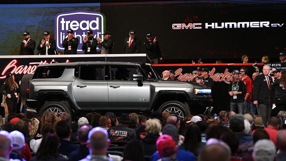 Внедорожник GMC Hummer EV меньше соплатформенного пикапа и не такой мощный.