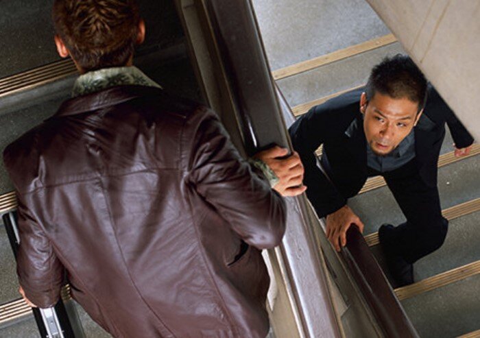 Угроза преследованием. Люди около лифта. Нападение в лифте и в подъезде.