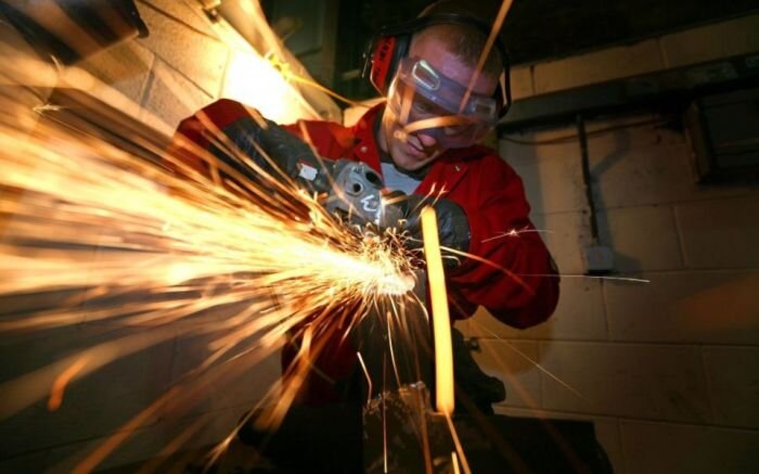 Искры - не шутка. |Фото: bloomberg.com.