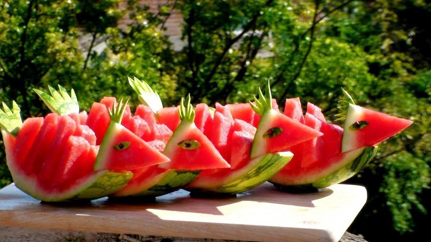 Нарезка арбуза "Птичка"