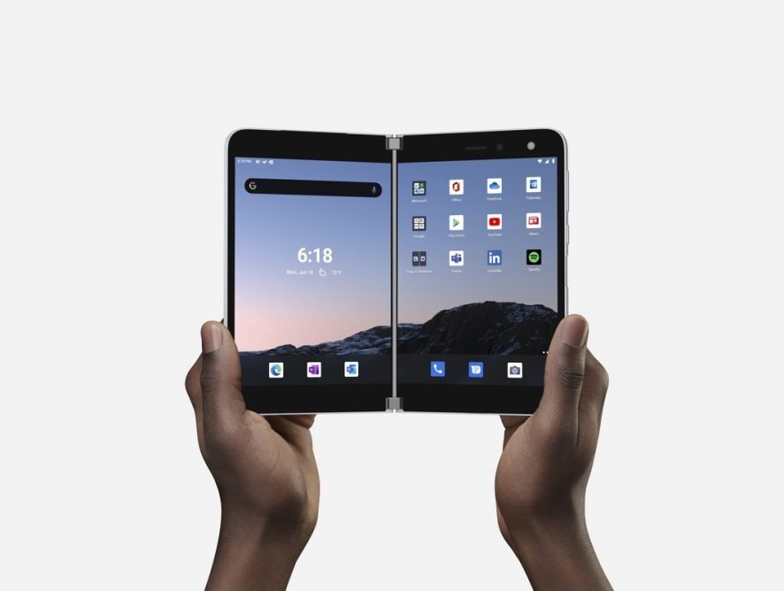 Surface Duo в руках
