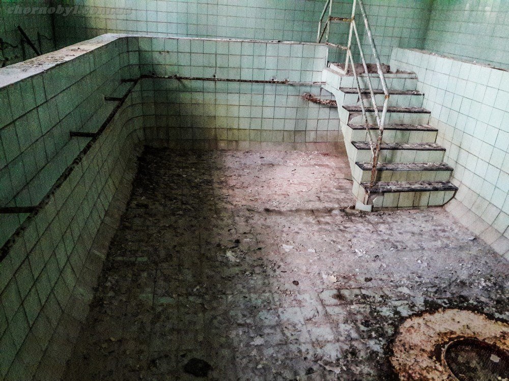 Заброшенная поликлиника в Припяти, Чернобыльская зона - заглянем в пустые кабинеты