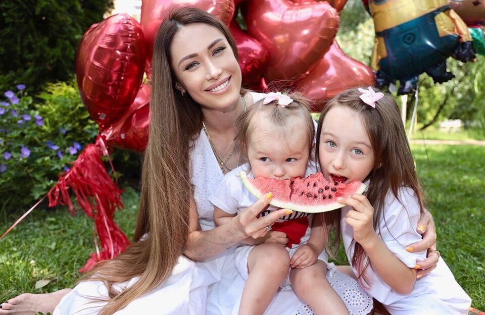 Алёна не боится остаться одной с четырьмя детьми
​Фото: «Инстаграм»

 