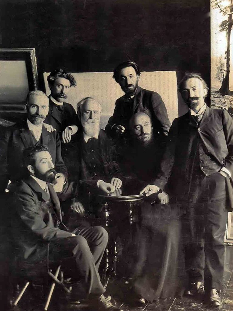 Слева направо — Аветик Исаакян, Ованес Туманян, Геворг Башинджагян, Газарос Агаян, Вартанес Папазян, Комитас, Аршак Чобанян. Литературный клуб «Вернатун». Тифлис, 1908 год. Фото: avproduction.am