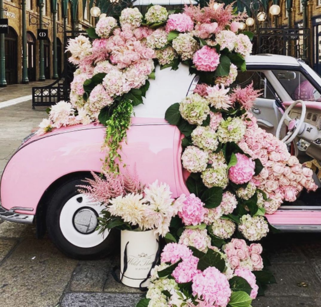 Машина с цветами