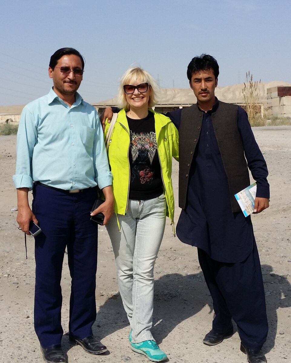 На границе Таджикистана и Афганистана с афганскими преподавателями истории.