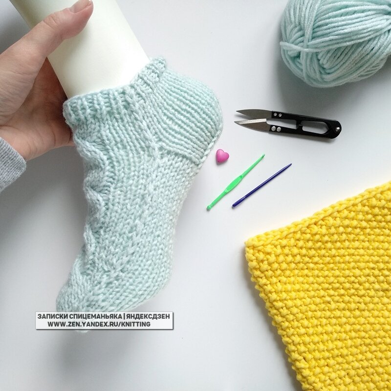 Носки на 2 спицах без швов - вид слева.