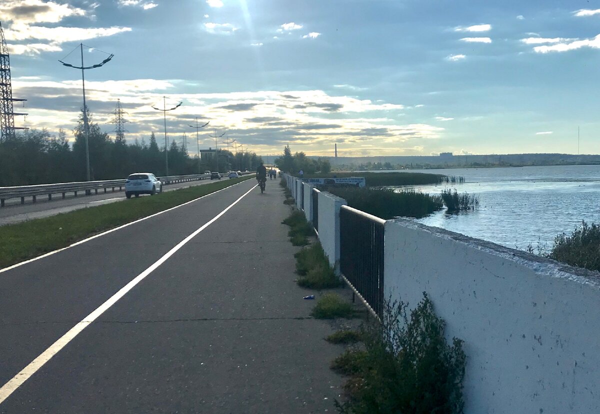 Вид на причал издалека