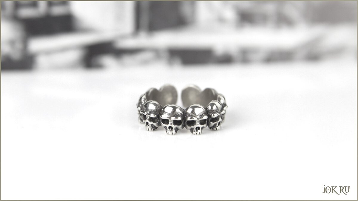 кольцо с черепом символикой числа 10  joker-studio.ru