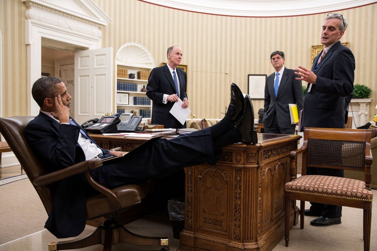 Стол президента США В Овальном кабинете