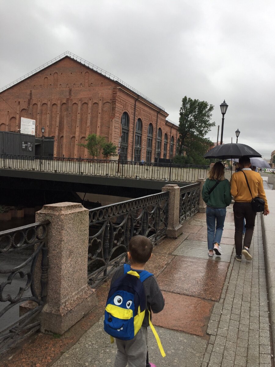 Идём по Крюкову каналу к площади Труда