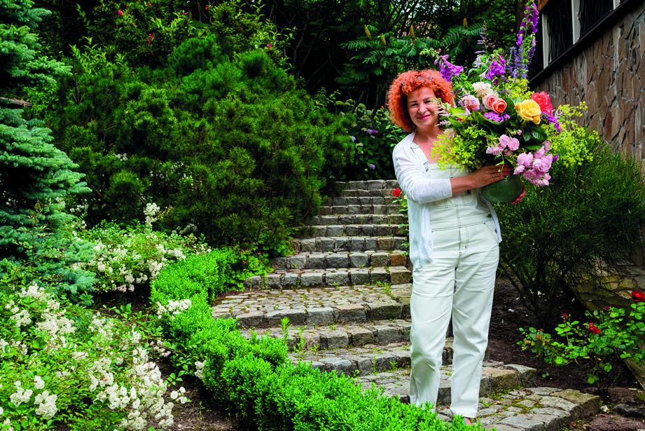 Автор концепции — ландшафтный дизайнер Марина Лисица, именно она 16 лет назад спроектировала этот сад.