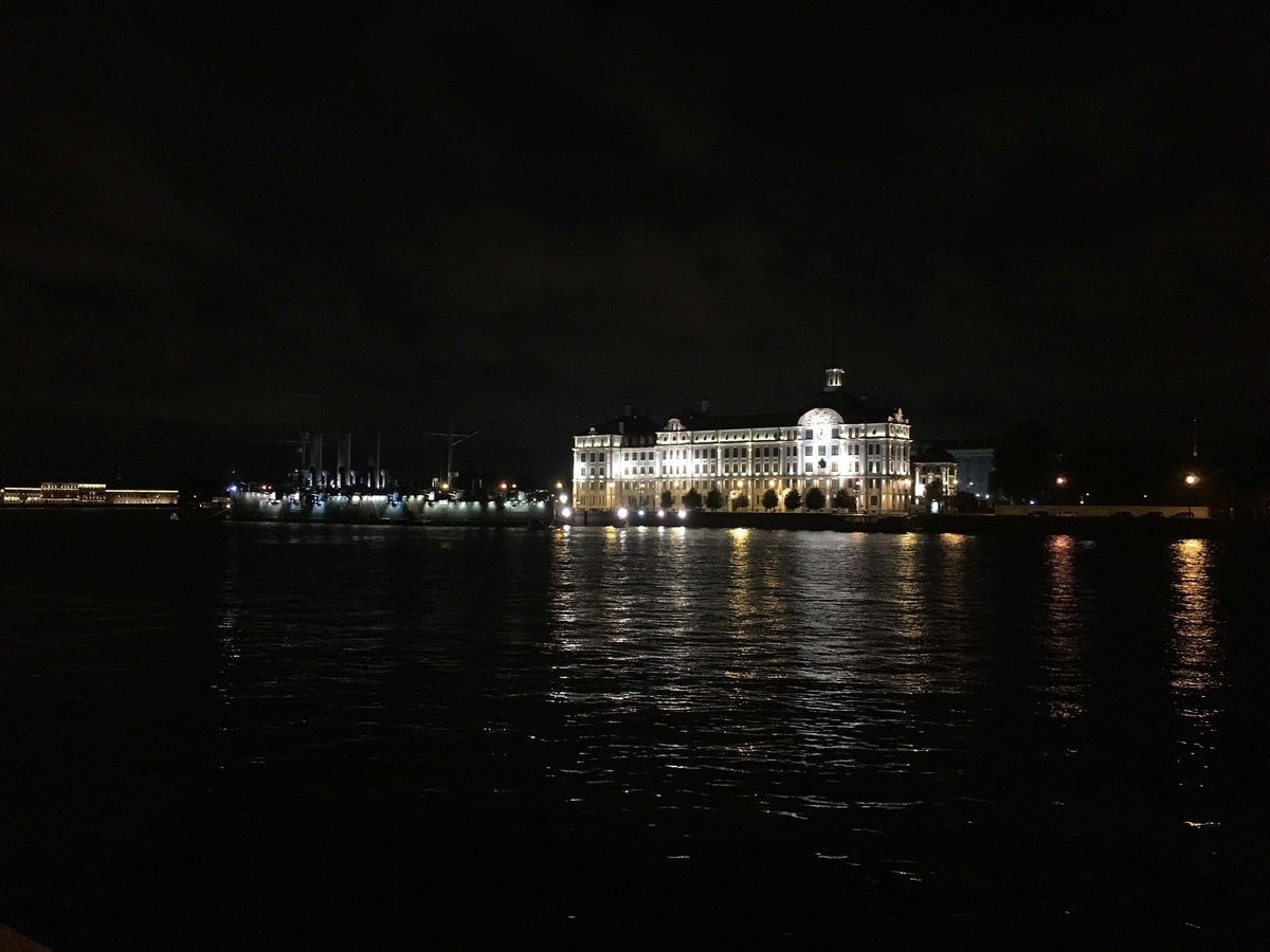 Набережная и правда красивая, а за качество извиняюсь - мобильный телефон