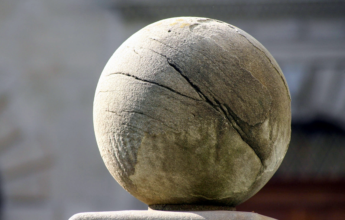 Круглый камень. Каменный шар. Круглые каменные шары. Древние каменные шары.