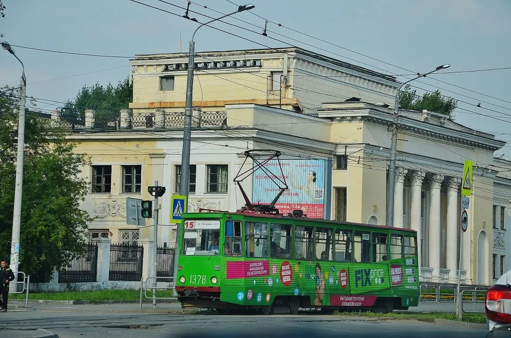 С днем рождения, Челябинск - город, который любят суровые мужики и метеориты, но обходят стороной туристы