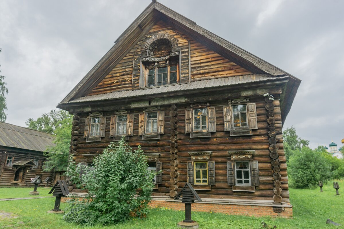 Костромские дома отзывы. Дом Серова Костромская Слобода. Дом Серова Кижи. Музеи Костромской земли.