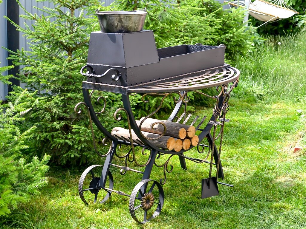 Мангал с печкой под казан "Гулливер". Личное фото.