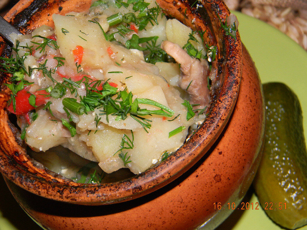 Рецепт: Жаркое с куриными сердечками - в горшочках, приготовленные в духовке