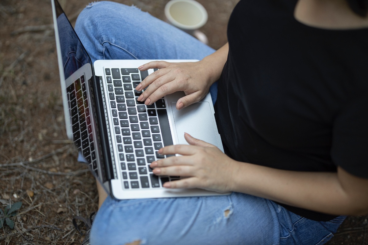 https://unsplash.com/@enginakyurt