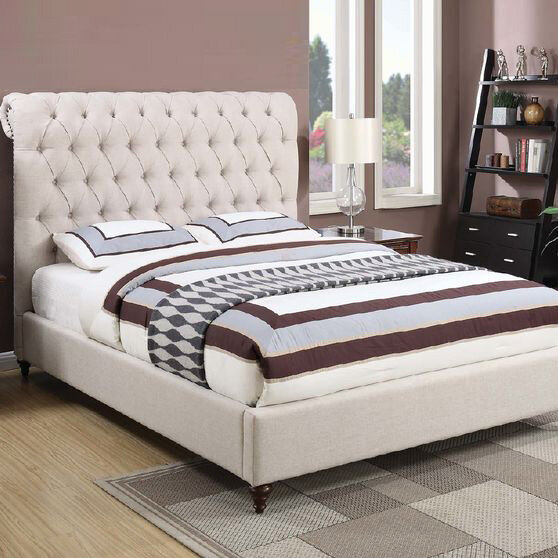 Ортопедический матрас для кровати в  интерьере современной спальной комнаты.