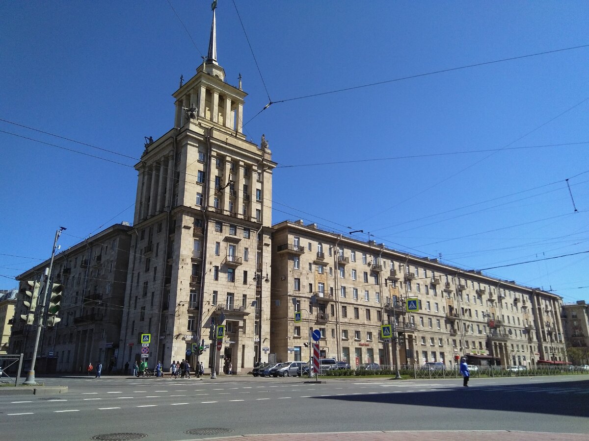 Дом со шпилем (Московский пр., 190 (фото автора)