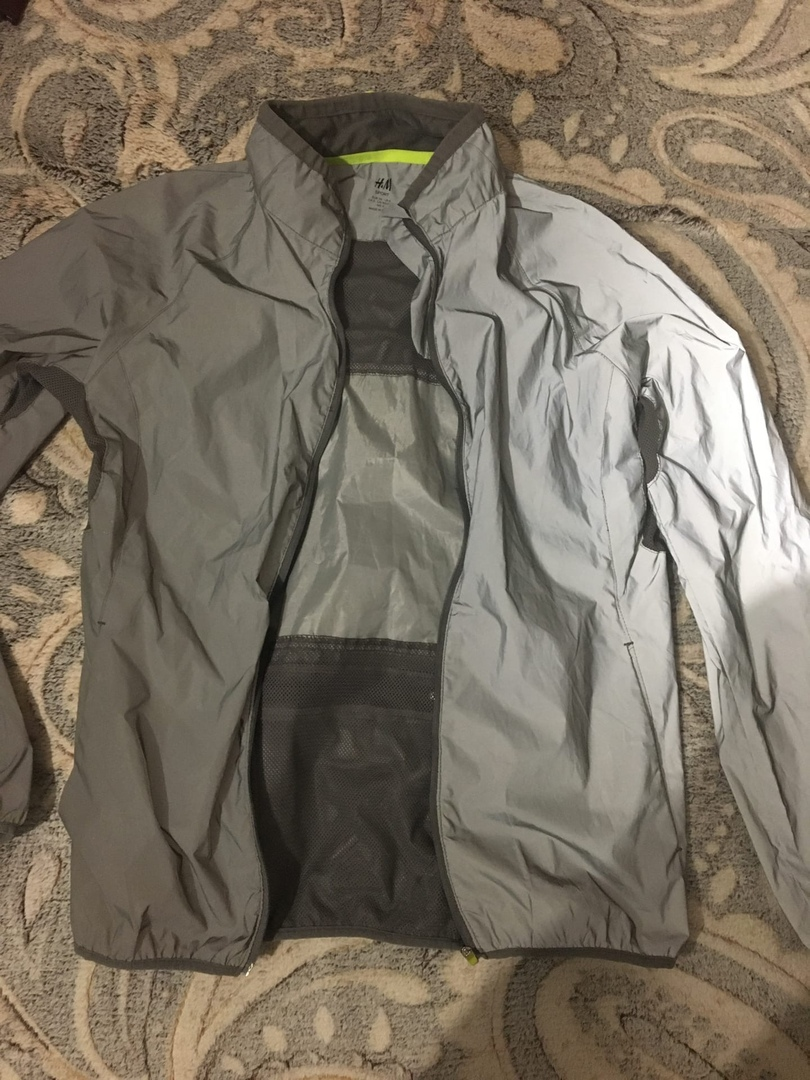Спортивная ветровка H&M 