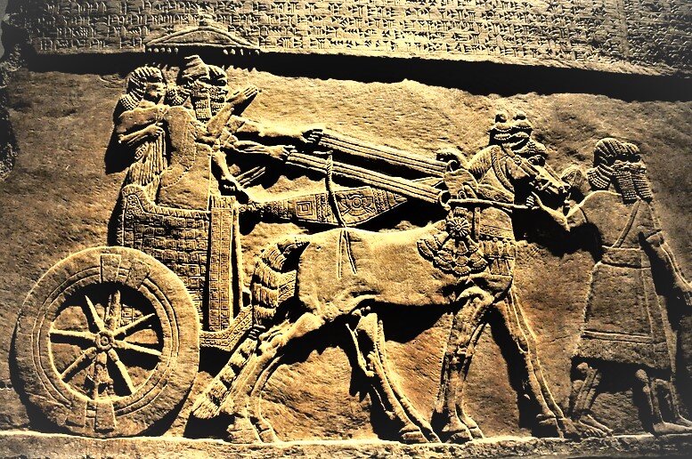 Тиглатпаласар III на колеснице. Рельеф на стене царского дворца в Калахе